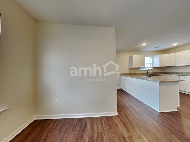 Building Photo - 200 Kingscreek Dr