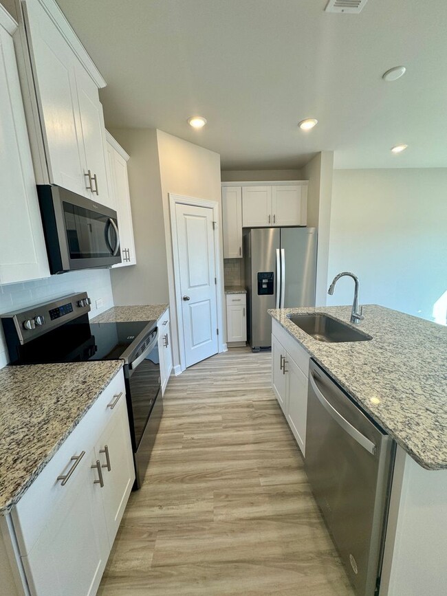 Building Photo - Beautiful, Brand New 3BR Townhouse in Concord