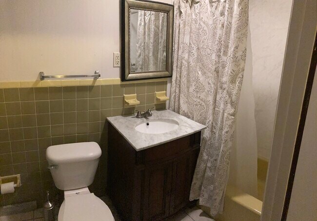 Building Photo - 110 Grovers Ave