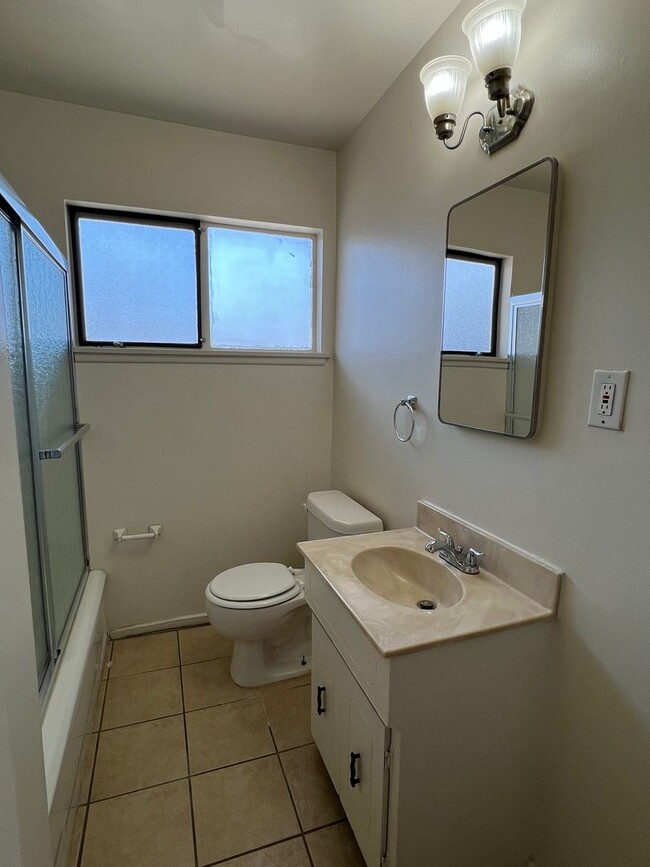 Building Photo - (APPLICATION PENDING) West Lancaster Home