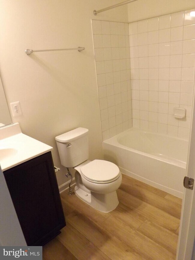 Building Photo - 42 Belmont Pl