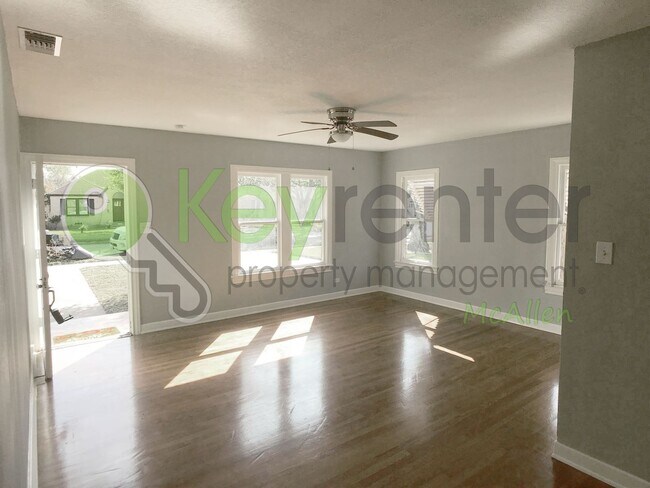 Building Photo - 2Bed/1Bath w/office in Central Mcallen ( Laurel and 10th )