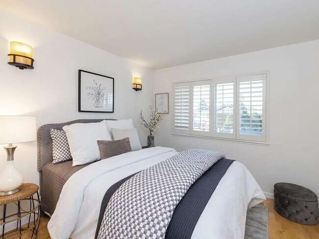 Bedroom 2 - 4460 Diamond St