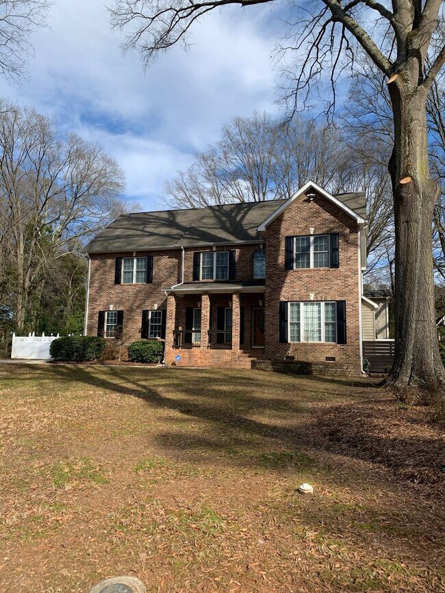 Building Photo - Historic downtown Matthews!