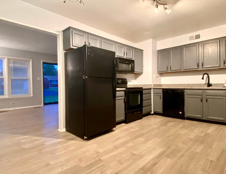 Building Photo - 6300 Hackberry Way