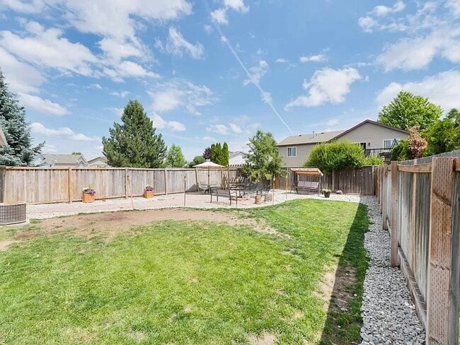 Building Photo - Beautiful 3 Bed, 2 Bath Home w/ Office in ...