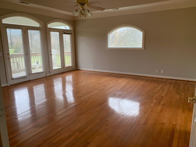 Building Photo - 5000 Square Feet on 7 Acres in Heart of Franklin