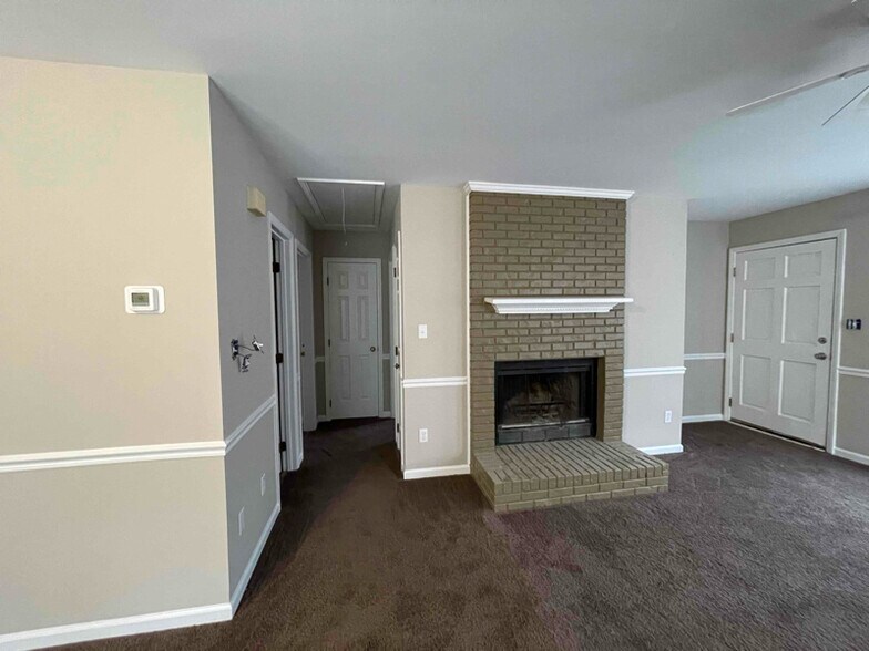 Building Photo - 1235 Shakentown St