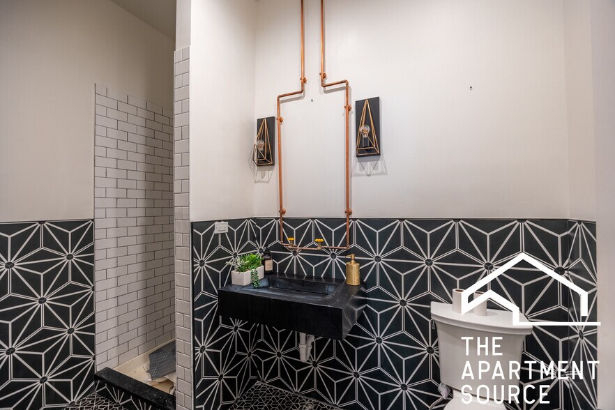 Building Photo - 3134 W Carroll Ave