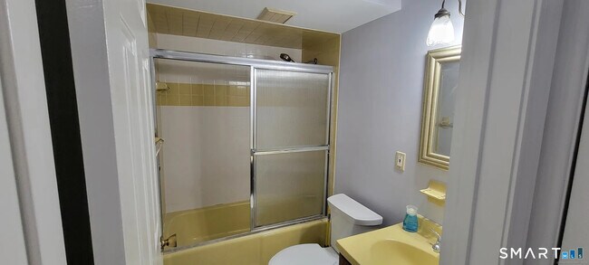 Building Photo - 678 Savin Ave