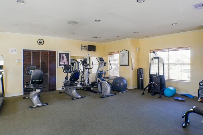 Building Photo - 1-bedroom apartment in pristine condition,...
