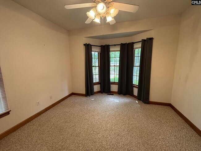 Building Photo - 527 Superior Cir