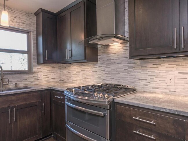 Building Photo - 5102 Plumas Ln