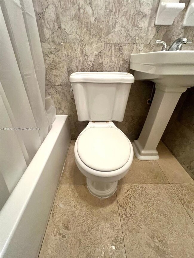 Building Photo - 7626 NE 6th Ct