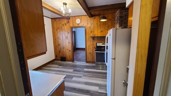Building Photo - 3737 W 135th St