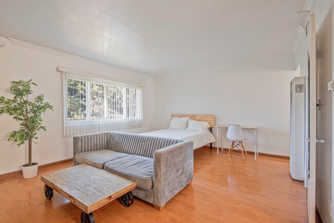 Building Photo - 5837.5A W 88th St