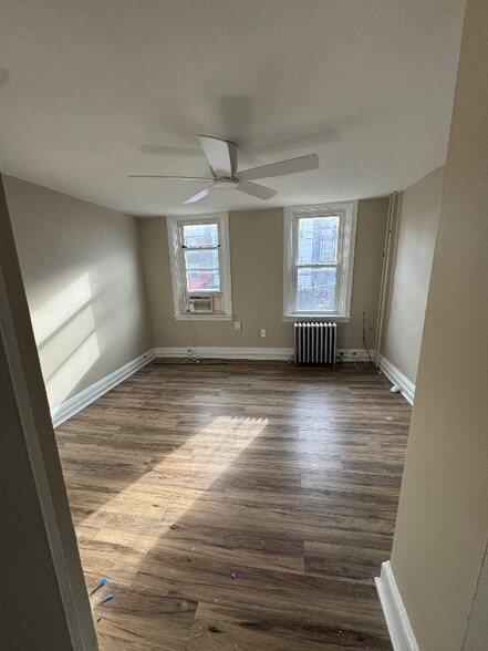 Primary Photo - 905-909 Christian St