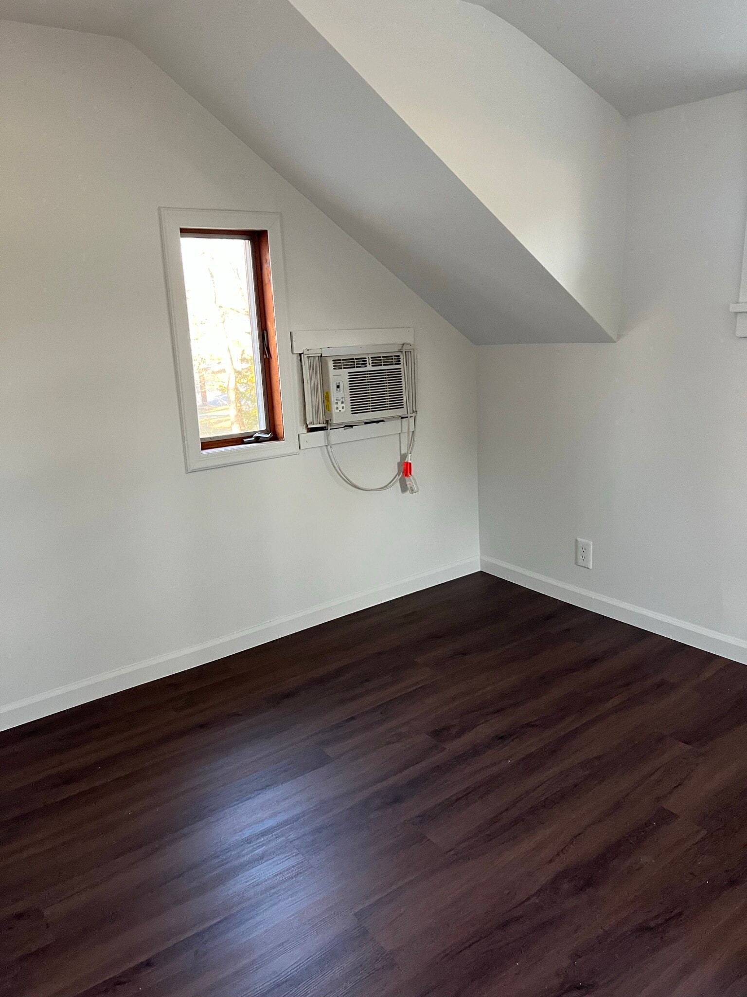 Bedroom w/air - 216 Holbrook Ave