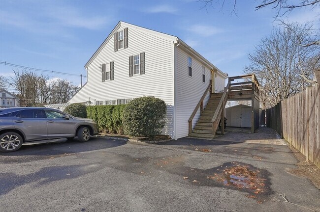 Building Photo - 92 Main St