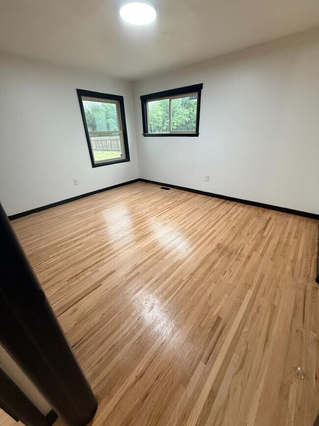 Building Photo - 1513 N Buckner St