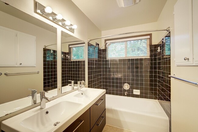 Building Photo - 3bd/1.5ba Kirkland