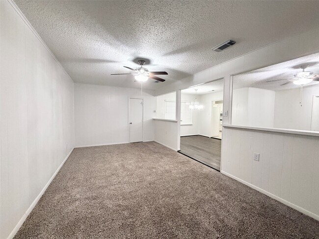 Building Photo - 523 Wisteria St