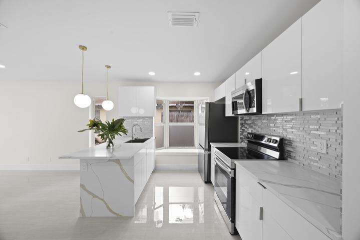 Building Photo - 5664 Boynton Cres