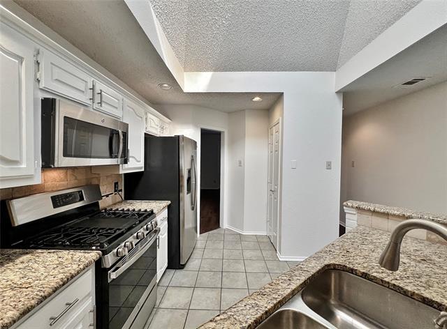 Building Photo - 906 Moore St