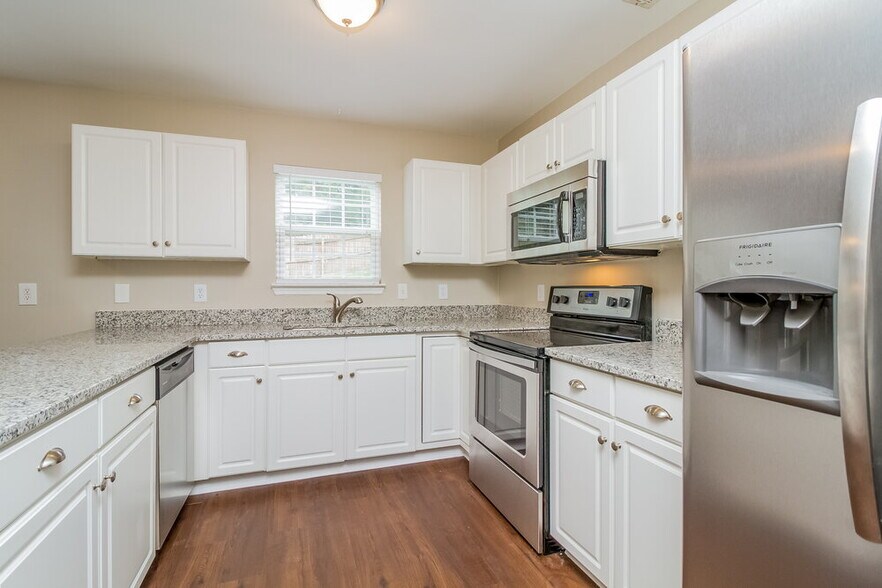 Building Photo - 1716 Carlyon Ct