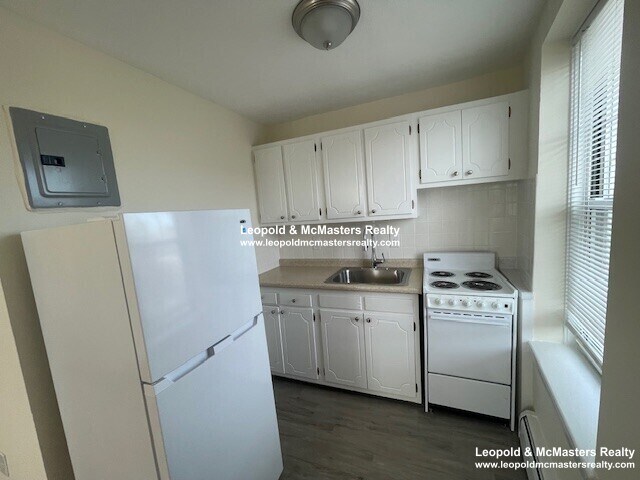 Building Photo - 2 Ware St