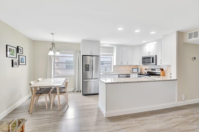 Building Photo - 413 Normandy Ln