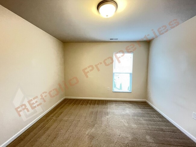 Building Photo - Beautiful 3 Bedroom, 2.5 Bathroom Townhome...