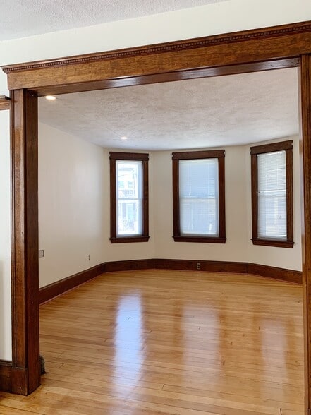 Building Photo - 65 Almont St