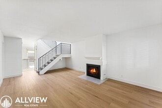Building Photo - Gorgeous 3 Bed/2.5 Bath in Newport Beach Available Now!