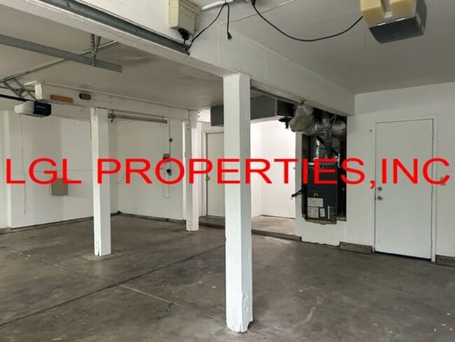 Building Photo - 1470 Pebblewood Dr