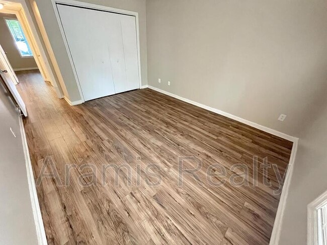 Building Photo - 114 Spring Ct