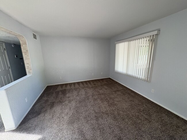 Building Photo - Beautiful eastside location