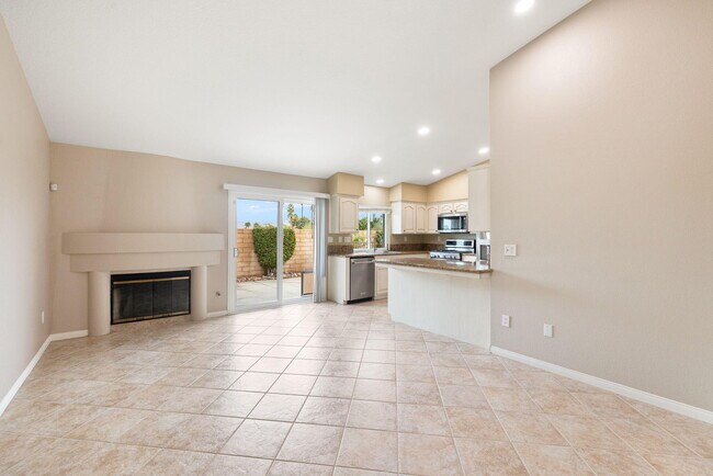 Building Photo - 44030 Mariposa Ct