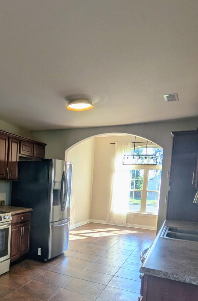 Building Photo - 2601 Quartz Ln