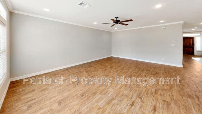 Building Photo - 911 Montclair Ave