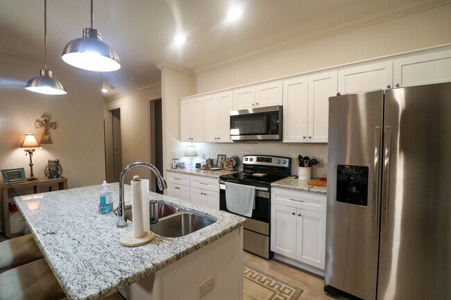 Designer Kitchen Light Fixtures & Stainless Steel Appliances - Midtown Starkville