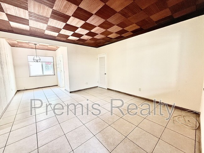 Building Photo - 105 N Lincoln Ave