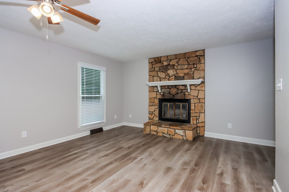 Building Photo - 917 Oakridge Dr