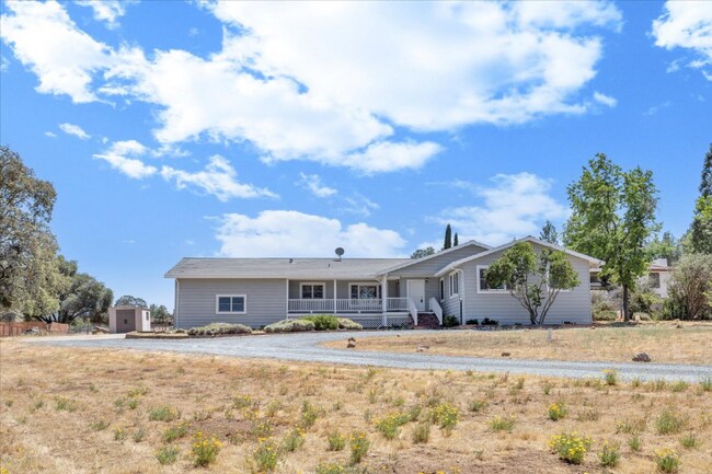 Building Photo - 21179 Hemlock St