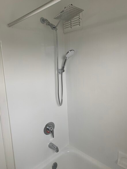 Bathroom - 1662 N Cass St