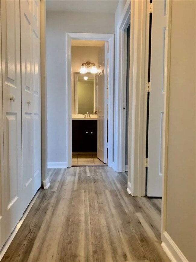 Building Photo - Affordable 4/3 Townhome in Timberwood