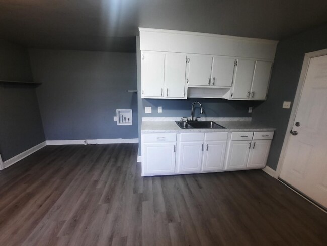 Building Photo - 716 E Highland Ave