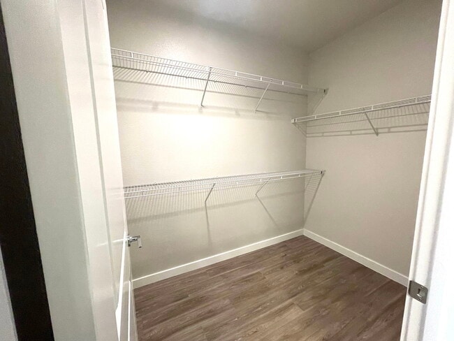 Building Photo - 9219 Vista W Dr