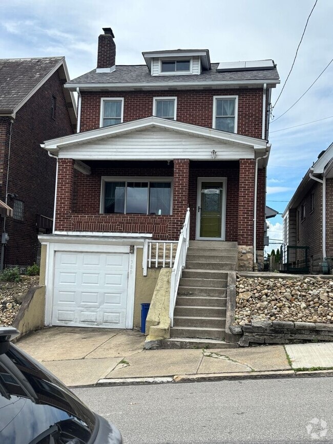 Building Photo - 3 Bedroom Home - Brookline!