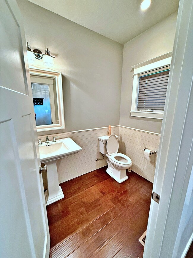 Building Photo - 1707 SW Moss St